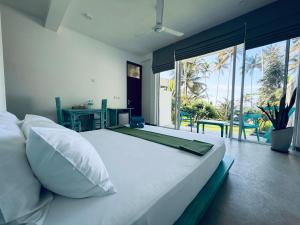 Postel nebo postele na pokoji v ubytování Villa LA Kurumba + 170 fotografií