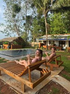 Επισκέπτες που μένουν στο Udawalawe Elephant safari Lodge