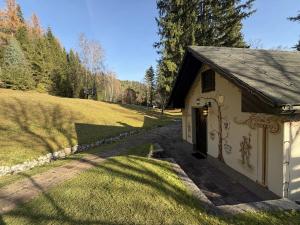 Peisaj natural din apropierea acestui chalet