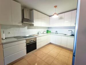 Η κουζίνα ή μικρή κουζίνα στο Miramar 8