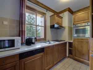 Kuchyň nebo kuchyňský kout v ubytování **Appartement 2 chambres, Résidence 5* aux Arcs 1950, Piscines, Jacuzzi, Pied des Pistes** - FR-1-686-22