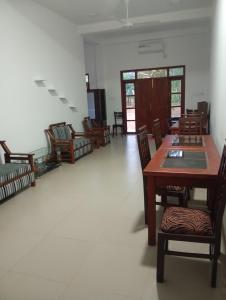 Posezení v ubytování Swarnavilla Yala