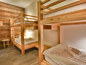 Кровать или кровати в номере Chalet T4 aux Gets - 8 pers, Vue Panoramique - FR-1-685-90