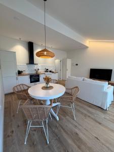 Η κουζίνα ή μικρή κουζίνα στο Apartamentos Campo Mingo