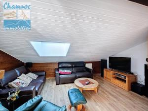 TV a/nebo společenská místnost v ubytování Appartement spacieux pour 6, La Chapelle-d'Abondance, animaux admis, parking - FR-1-692-1