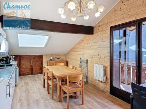 Kuchyň nebo kuchyňský kout v ubytování Appartement spacieux pour 6, La Chapelle-d'Abondance, animaux admis, parking - FR-1-692-1 + 8 fotografií