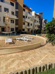 Bassein majutusasutuses Appartement bord de mer avec piscine à Bouznika või selle lähedal