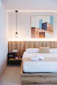 Ένα ή περισσότερα κρεβάτια σε δωμάτιο στο ARAMERAS Resort