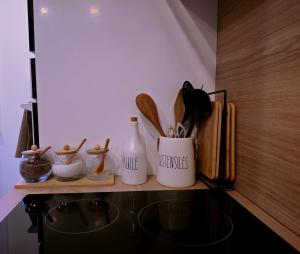 Příslušenství pro přípravu čaje a kávy v ubytování Sweet Home