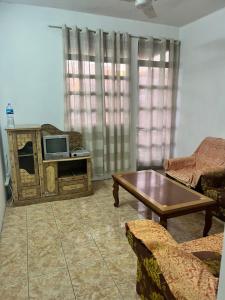 Μια τηλεόραση ή/και κέντρο ψυχαγωγίας στο Apartment For Rent - Ideal for Residential or Commercial use