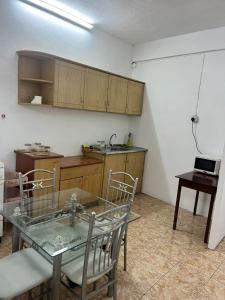 Η κουζίνα ή μικρή κουζίνα στο Apartment For Rent - Ideal for Residential or Commercial use