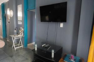 a living room with a flat screen tv on the wall at Seagull Apartment -2 Bedroom Apartment 408 by First Private Stays in Margate