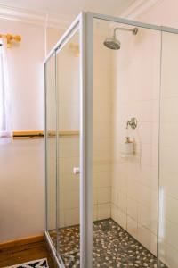 Koupelna v ubytování Magical Cabin in the Woods + 36 fotografií