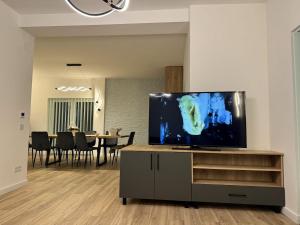 TV a/nebo společenská místnost v ubytování Vila Novara M21