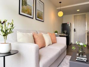 Η κουζίνα ή μικρή κουζίνα στο Near BTS - Near Iconsiam - Pool and Gym - Sontana