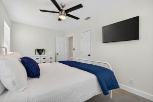 a bedroom with a bed with a ceiling fan at Park Shore Suites Unit 6 in St. Pete Beach