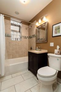a bathroom with a toilet and a shower and a sink at Flexhome Wicker Park - Stylish 2BR - Sleeps 6 in Chicago
