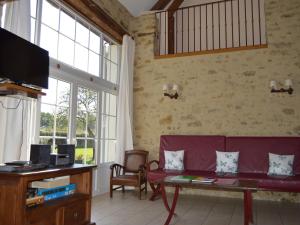 a living room with a couch and a table at Ancienne ferme rénovée au cœur de la Vallée Noire avec jardin clos, vélos et équipements complets - FR-1-591-111 in Tranzault