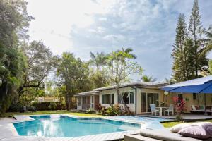 Πισίνα στο ή κοντά στο Chateau Lamour Tropical Oasis plus Private Treehouse