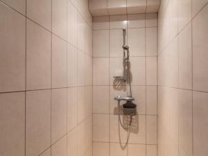 a shower with a phone in a bathroom at Gîte cosy avec spa privatif, terrasse et parking, au cœur des vignobles du Layon, idéal pour couples. - FR-1-622-21 in La Viardière +12 photos