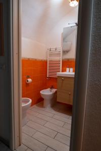 Ένα μπάνιο στο Dimora del tufo +11 φωτογραφίες