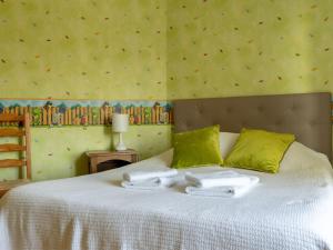 a bedroom with a bed with two towels on it at Grand Gîte à Louvemont : 8 Chambres, Piscine Chauffée, Proche Lac et Activités outdoor - FR-1-611-69 in Louvemont