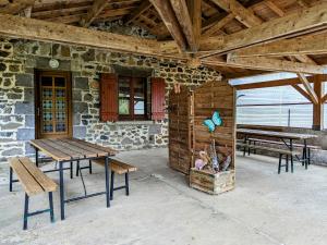 Fotografie z fotogalerie ubytování Gîte familial près de La Chaise-Dieu avec jardin, terrasse, jeux pour enfants et équipements bébé - FR-1-582-287 v destinaci Saint-Didier-sur-Doulon