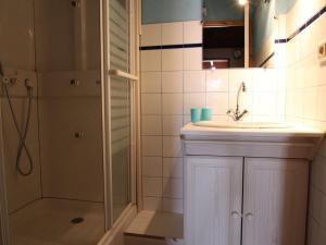 Ένα μπάνιο στο Maison de charme XVIIIe sur chemin St-Jacques, proche Le Puy-en-Velay, idéale familles et randonneurs - FR-1-582-298 +9 φωτογραφίες