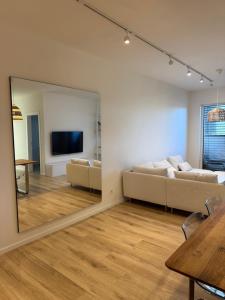 Μια τηλεόραση ή/και κέντρο ψυχαγωγίας στο Orbis Luna Apartman