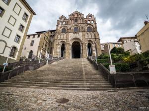 a building with stairs leading up to a building at Cocon au cœur du Puy-en-Velay avec cour privée et WIFI - FR-1-582-325 in Le Puy en Velay +15 photos
