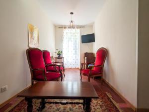 TV a/nebo společenská místnost v ubytování Maison de plain-pied avec grand jardin clos et parking, à 10 min des vignes. - FR-1-591-223