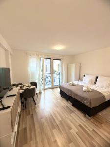 Giường trong phòng chung tại Rita Apartment G3- Free Parking for 1 Car & Balcony