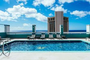 Swimmingpoolen hos eller tæt på Pacific Monarch 1806