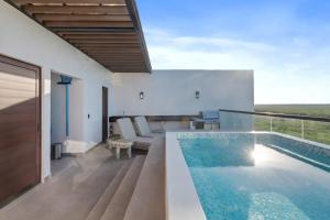 Πισίνα στο ή κοντά στο Strela, Penthouse with jacuzzi and ocean view