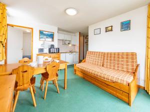 Η κουζίνα ή μικρή κουζίνα στο Confortable T3 à Saint François Longchamp - Proche pistes et commerces, balcon sud - FR-1-807-18