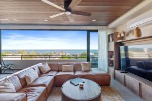 Χώρος καθιστικού στο Strela, Penthouse with jacuzzi and ocean view