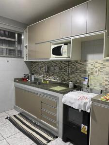 Kuchyň nebo kuchyňský kout v ubytování Apartamento completo - São Pedro da Aldeia