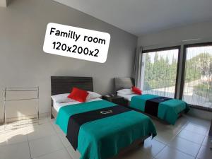 Una cama o camas en una habitación de Balebale Resort 12 fotos más