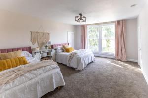 Postel nebo postele na pokoji v ubytování Spectacular City View on Grandview Ave