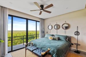 Ένα ή περισσότερα κρεβάτια σε δωμάτιο στο Strela, Penthouse with jacuzzi and ocean view +8 φωτογραφίες