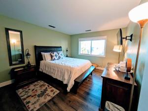 Postel nebo postele na pokoji v ubytování Large Upgraded, Family Friendly Condo With Garage + 77 fotografií