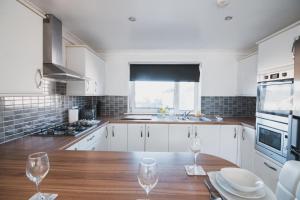 Køkken eller tekøkken på Modern 3BR Flat with Parking + 22 billeder