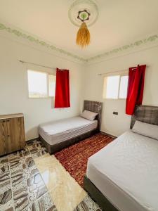 Postel nebo postele na pokoji v ubytování Sunset House