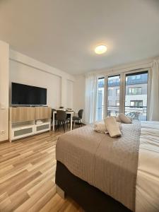 Giường trong phòng chung tại Rita Apartment G3- Free Parking for 1 Car & Balcony