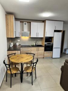 Kuchyň nebo kuchyňský kout v ubytování Apartmán Pri Tichom Lese