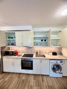 Nhà bếp/bếp nhỏ tại Rita Apartment G3- Free Parking for 1 Car & Balcony