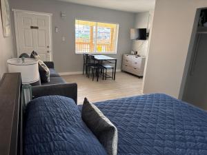 a bedroom with a bed and a living room at Barefoot Bay Resort Motel in Clearwater Beach +108 photos