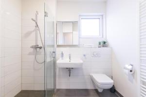 Ένα μπάνιο στο PrimeLoft "Frische Brise" - Penthouse - Fahrstuhl - modern & geräumig - Familien - Dachterasse - Tiefgarage +37 φωτογραφίες