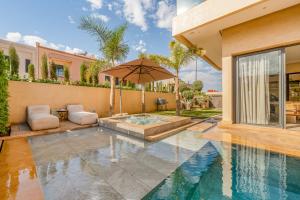 Bazén v ubytování Villa Tolède by TheCasaEdition nebo v jeho okolí