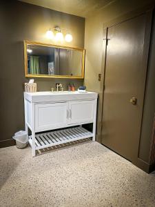 Koupelna v ubytování Woodland Parkview Motel